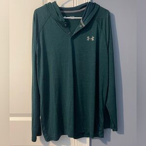 Like new men’s Under Armour emerald green long sleeve hooded shirt.